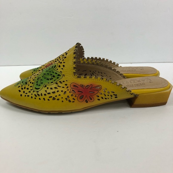 L’artiste by Spring Step Galatina yellow mules / slides. - Picture 4 of 8